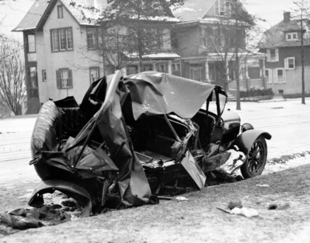 1920s car crash